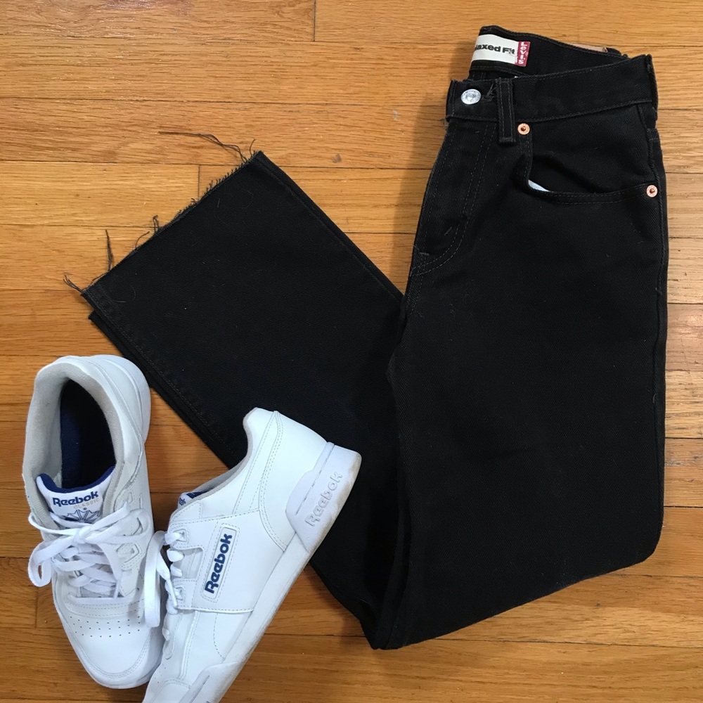 High Waisted Levi’s 550 Raw Hem Jeans